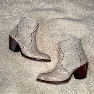 Idyllwind Elegant Cream Ankle Boots